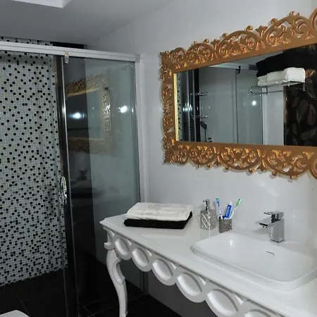 Nice Home With Shared Pools Near Beach And City Center In Alanya Apartmán